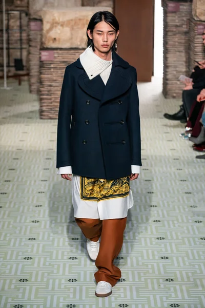 Look 19